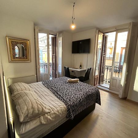 Room In Plaza Mayor Мадрид Экстерьер фото