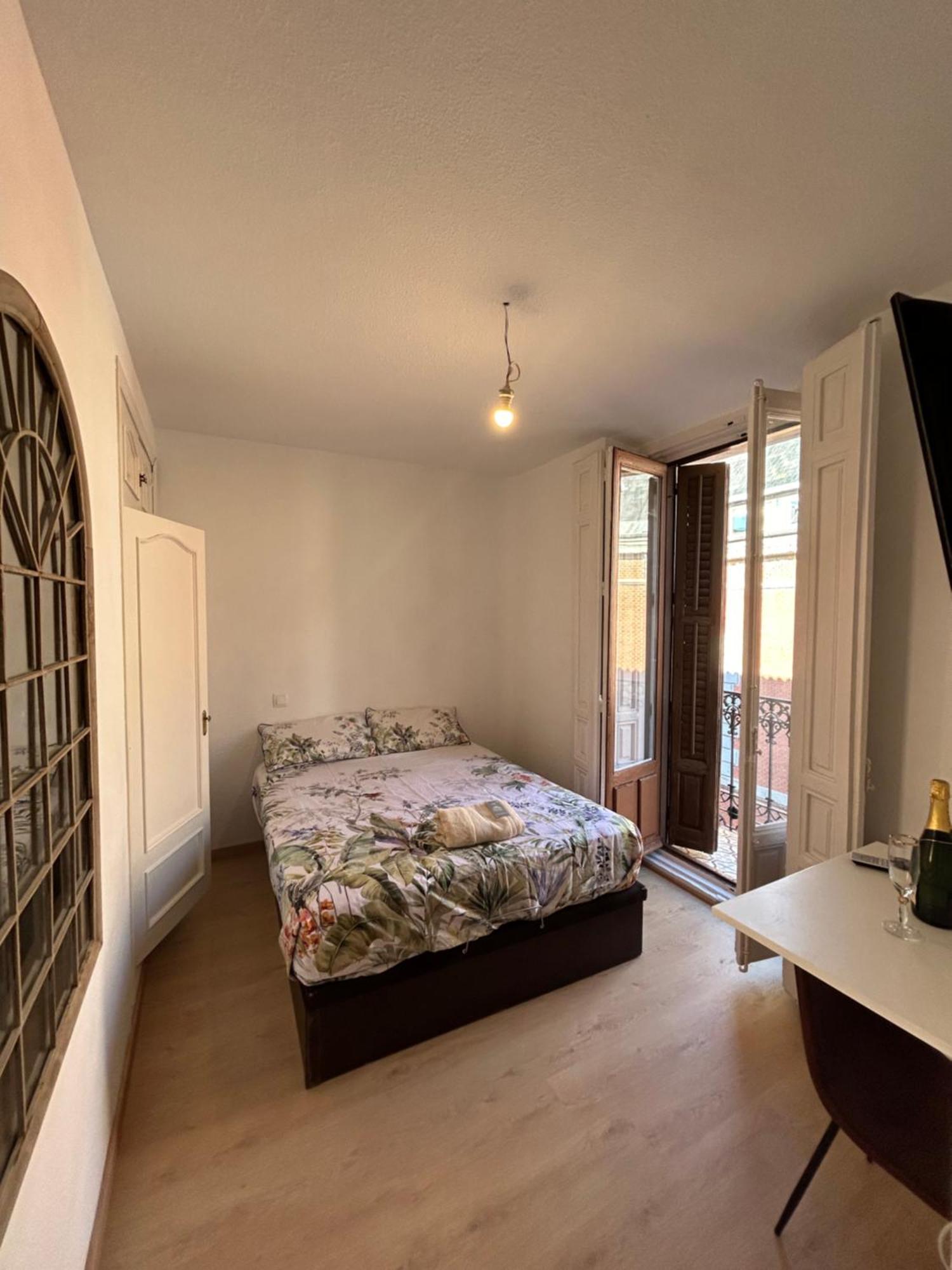 Room In Plaza Mayor Мадрид Экстерьер фото