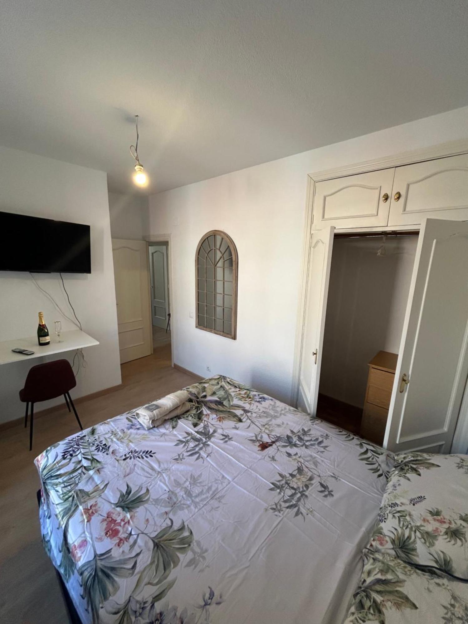 Room In Plaza Mayor Мадрид Экстерьер фото