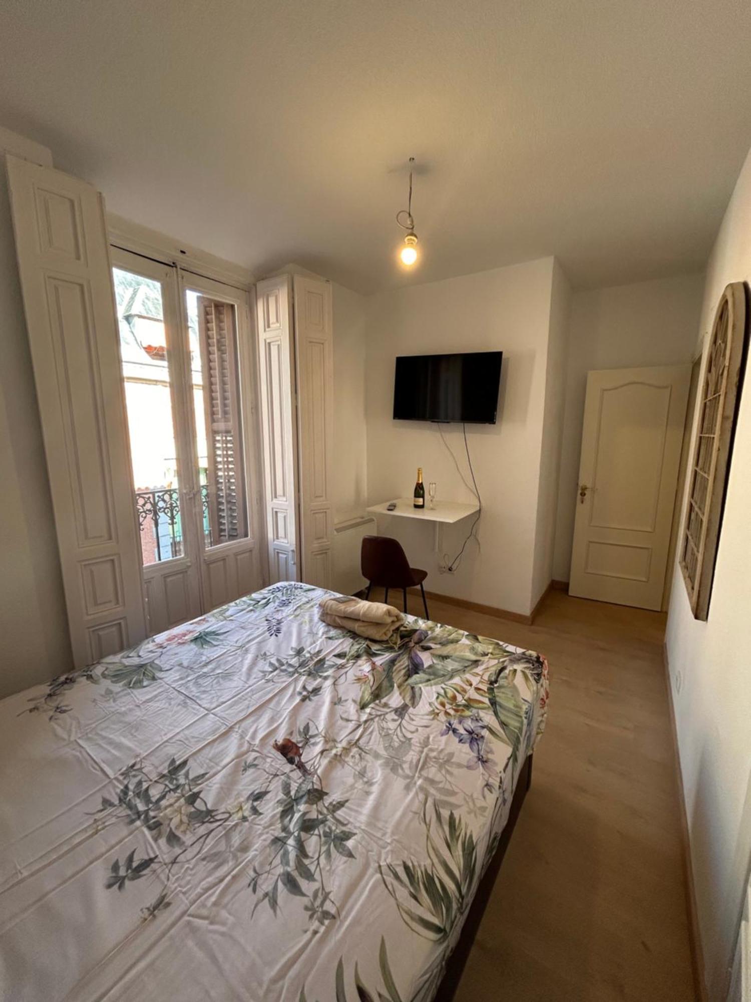 Room In Plaza Mayor Мадрид Экстерьер фото